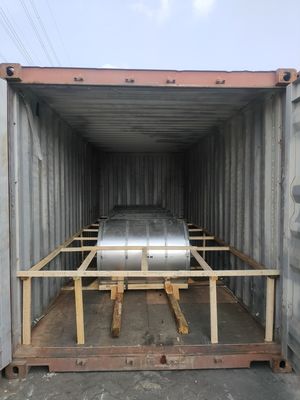 0.3-6mm 厚さ 冷式/熱式 ASTM 304 201 ステンレス ステール ストライプ コイル 低保守性 直接供給