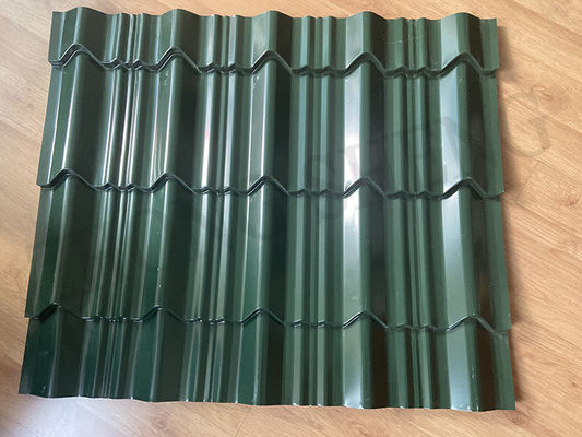 中間硬面 0.5mm厚さ RAL 8004 と RAL 8001 の屋根用色塗装ガルバनाइズされた鋼材のPPGI 屋根シート