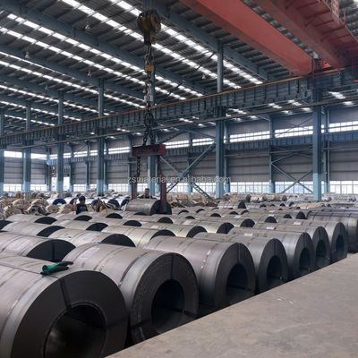 建築材料 低炭素A36 黒鉄 ASTM HRC Q195 Q235B 熱巻き炭鋼コイル 表面が鈍い 仕上げ幅1501-2000MM