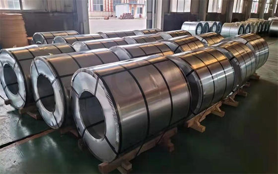 建築材料 1.5*1250mm Ral 3009 カラーコーティング プリペイント ガルバン化 PPGI 鋼コイル ロールコイル 重量 3-8 トン