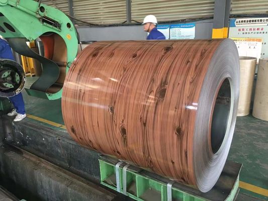 前塗装されたPPGIガルバニズドコイル 幅100-1500MMのカラーコーティング鋼コイル 容量 ±1%